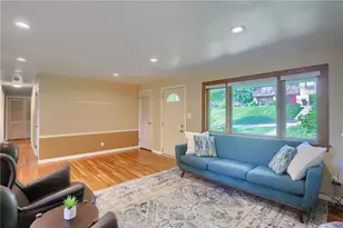 308 Holiday Dr, Ross Twp, PA 15237 - Photo 9