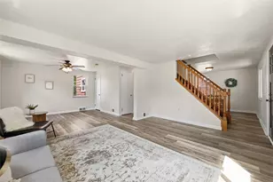 73 Clifford Dr, Green Tree, PA 15220 - Photo 7