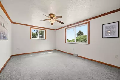 73 Clifford Dr, Green Tree, PA 15220 - Photo 17