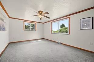 73 Clifford Dr, Green Tree, PA 15220 - Photo 17