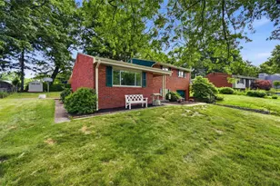 1277 Star Ridge Dr, Pittsburgh, PA 15241 - Photo 3