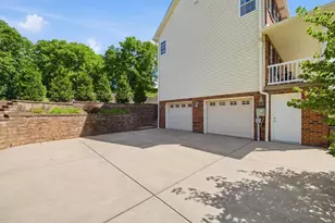 957 Douglas Dr, Pittsburgh, PA 15239 - Photo 29