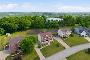 957 Douglas Dr, Pittsburgh, PA 15239 - Photo 3