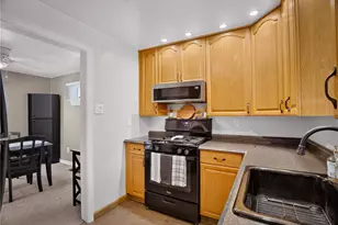 1591 Greencrest Dr, Pittsburgh, PA 15226 - Photo 13