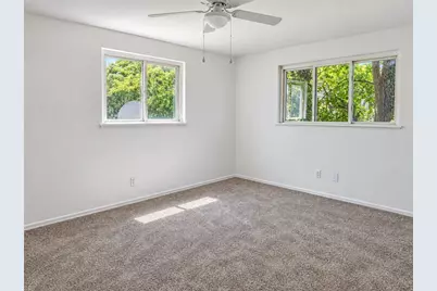 726 E 9th Ave, Munhall, PA 15120 - Photo 9