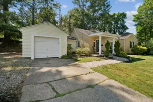 6526 Woodlawn Ave, Pittsburgh, PA 15147 - Photo 1