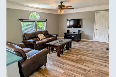 570 Peregrine Dr, North Huntingdon, PA 15642 - Photo 9