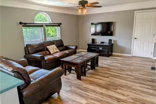 570 Peregrine Dr, North Huntingdon, PA 15642 - Photo 9