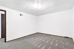 930 Academy Heights Dr, Hempfield Township, PA 15601 - Photo 17