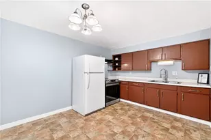 930 Academy Heights Dr, Hempfield Township, PA 15601 - Photo 5