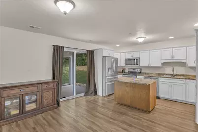 565 Sunview Cir, Derry Township, PA 15650 - Photo 9