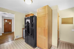 1654 Hollyrood Rd, Pittsburgh, PA 15227 - Photo 9