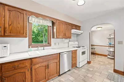 121 E Clen Moore Blvd, New Castle, PA 16105 - Photo 9
