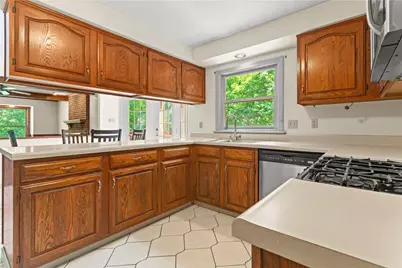 5848 Brian Dr, Bethel Park, PA 15102 - Photo 9
