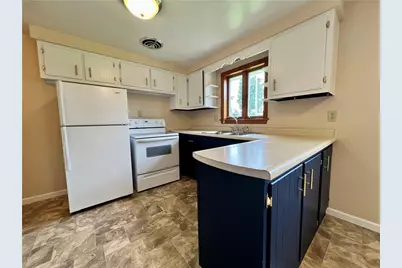 206 Clinton Dr, Sewickley Township, PA 15637 - Photo 13