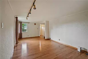 3931 Boulevard Dr, Pittsburgh, PA 15217 - Photo 3