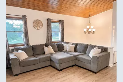 694 6th St, Taylor Township, PA 16160 - Photo 5