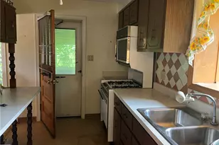 2203 Lindalan Dr, Elizabeth Twp/Boro, PA 15135 - Photo 3