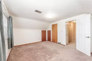 979 Crest Ln, Scott Township, PA 15106 - Photo 15
