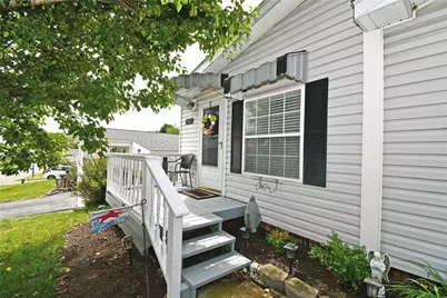 16 Northridge Cir, Robinson Twp, PA 15106 - Photo 3