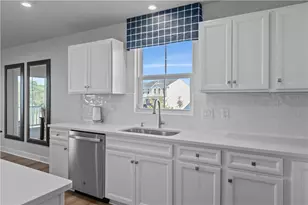 321 Coughton Cross Dr, Lancaster Township, PA 16037 - Photo 9