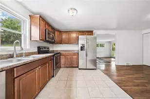 536 Vale Dr, Pittsburgh, PA 15239 - Photo 15