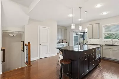 2652 Larkins Way, Pittsburgh, PA 15203 - Photo 11