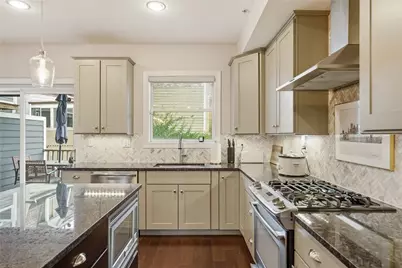 2652 Larkins Way, Pittsburgh, PA 15203 - Photo 13