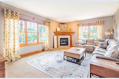 402 Honey Locust Dr, Cranberry Township, PA 16066 - Photo 9