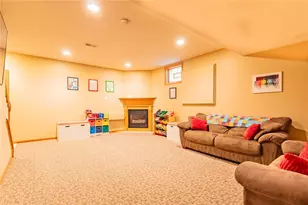 402 Honey Locust Dr, Cranberry Township, PA 16066 - Photo 25