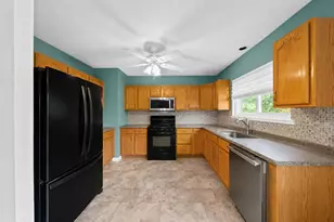 403 Wingate Dr, Robinson Twp, PA 15205 - Photo 9