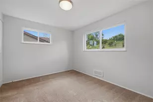 5044 Leona Dr, Pittsburgh, PA 15227 - Photo 7
