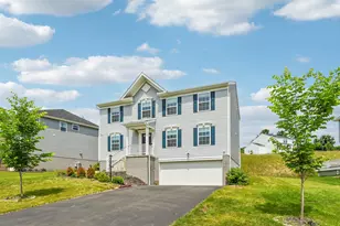 1105 Deerfield Dr, Pittsburgh, PA 15143 - Photo 1