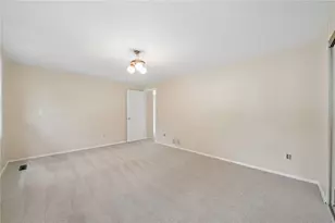 2104 Berkshire Dr, Monroeville, PA 15146 - Photo 31