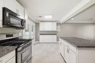 225 Sandalwood Dr, Cranberry Township, PA 16066 - Photo 13