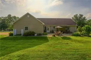 1213 West Dr, Penn Township, PA 16002 - Photo 9
