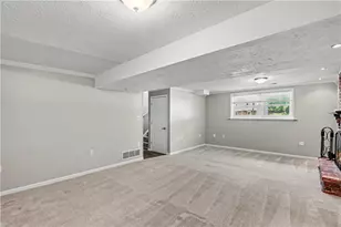 1914 Strawbridge Dr, South Park, PA 15129 - Photo 17