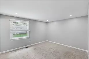 1914 Strawbridge Dr, South Park, PA 15129 - Photo 9