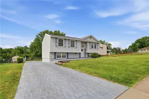 113 Cranbrooke Dr, Findlay Township, PA 15108 - Photo 3