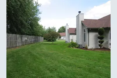 806 Kocher Dr, Grove City Boro, PA 16127 - Photo 9