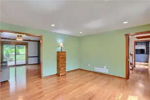 2525 Country Side Ln, Pittsburgh, PA 15090 - Photo 15