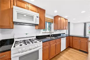 143 Lily Dr, Pittsburgh, PA 15116 - Photo 9