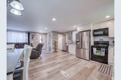 120 Elmwood Dr, Pittsburgh, PA 15116 - Photo 13