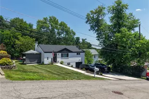 120 Elmwood Dr, Pittsburgh, PA 15116 - Photo 1