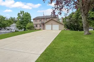 103 Lakeview Dr, Robinson Twp, PA 15136 - Photo 3