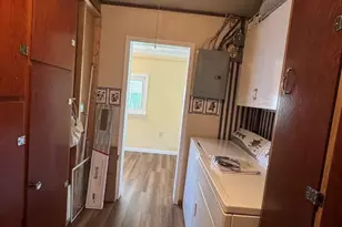 877 Riverview Ave, Baden, PA 15005 - Photo 13