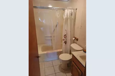913 Indiana Ave, Farrell, PA 16121 - Photo 11