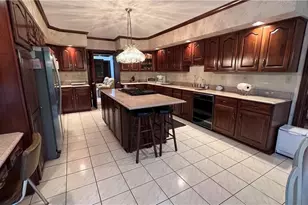 258 Cobblestone Dr, Hempfield Township, PA 15601 - Photo 9