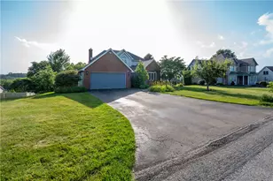 32 Saddlebrook Dr, Hempfield Township, PA 15601 - Photo 3