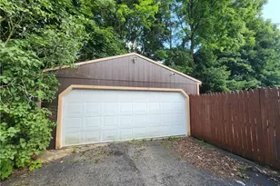 916 Harrison St, New Castle, PA 16101 - Photo 3